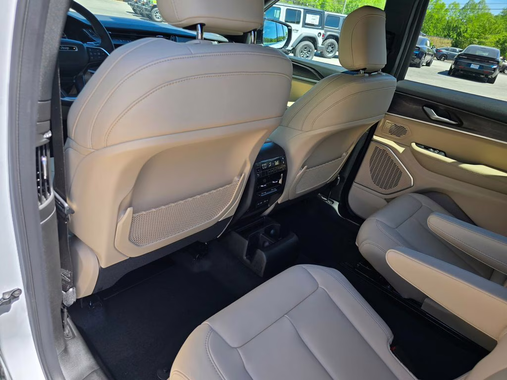 2026 Bright White Clearcoat Jeep Grand Cherokee L Limited 4X4 SUV