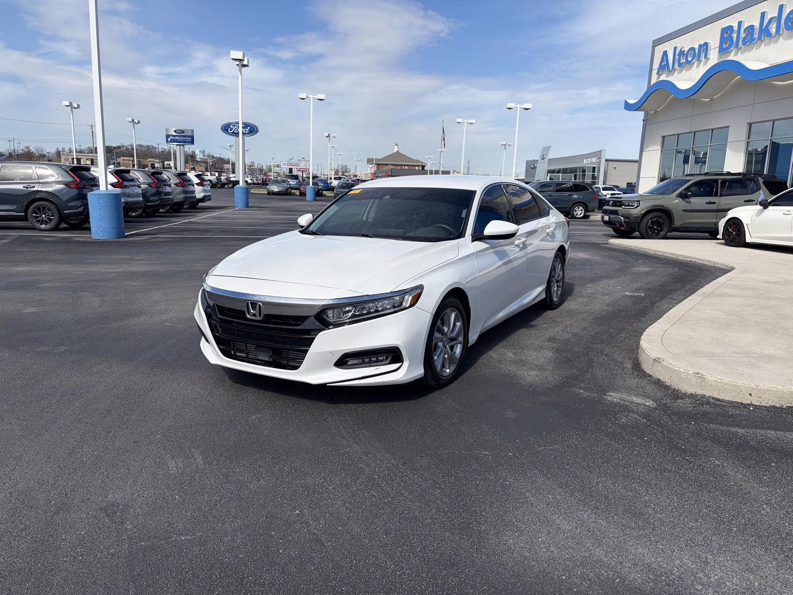 2018 Platinum White Pearl Honda Accord Sedan LX 1.5T FWD Sedan