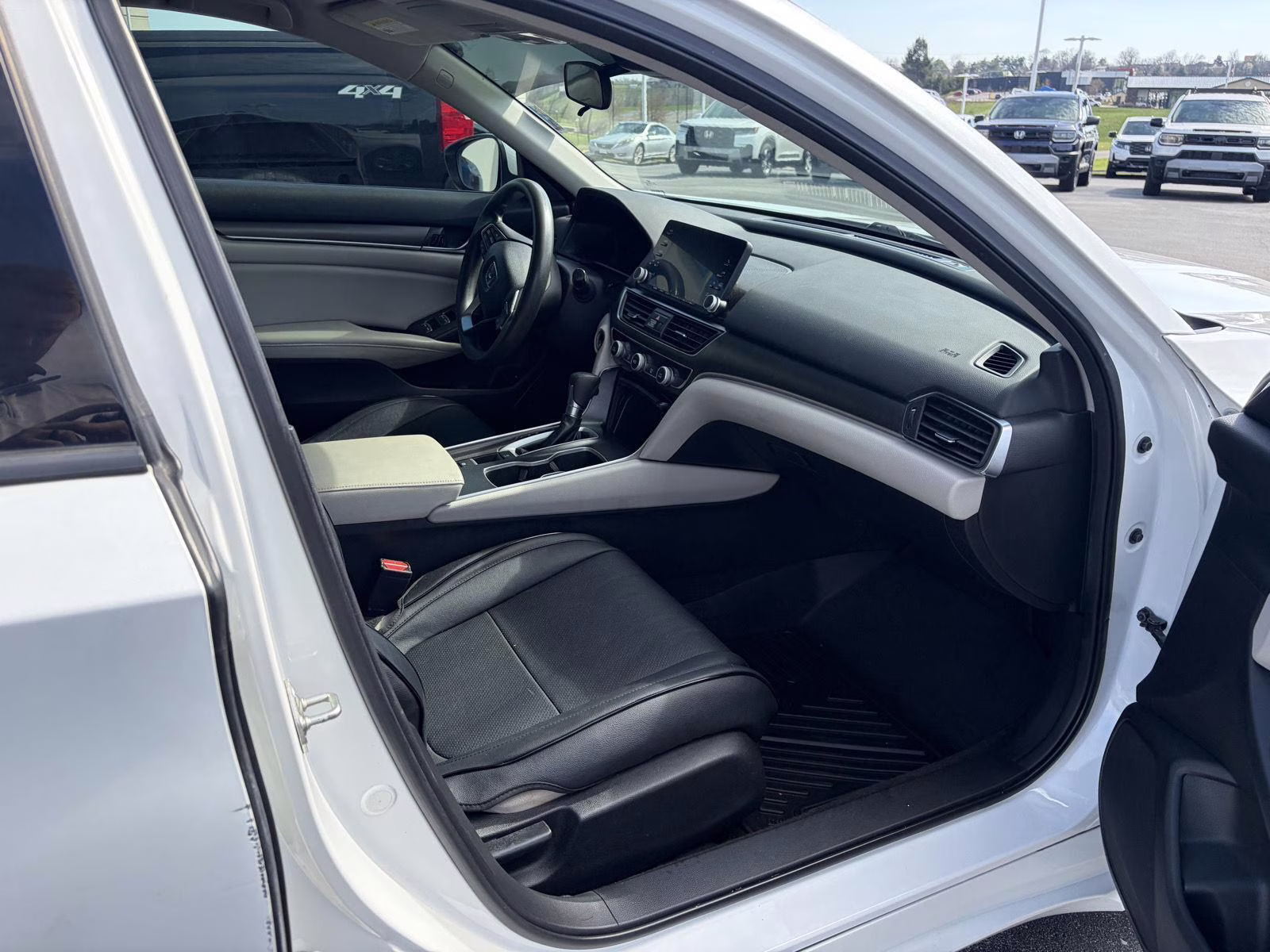 2018 Platinum White Pearl Honda Accord Sedan LX 1.5T FWD Sedan