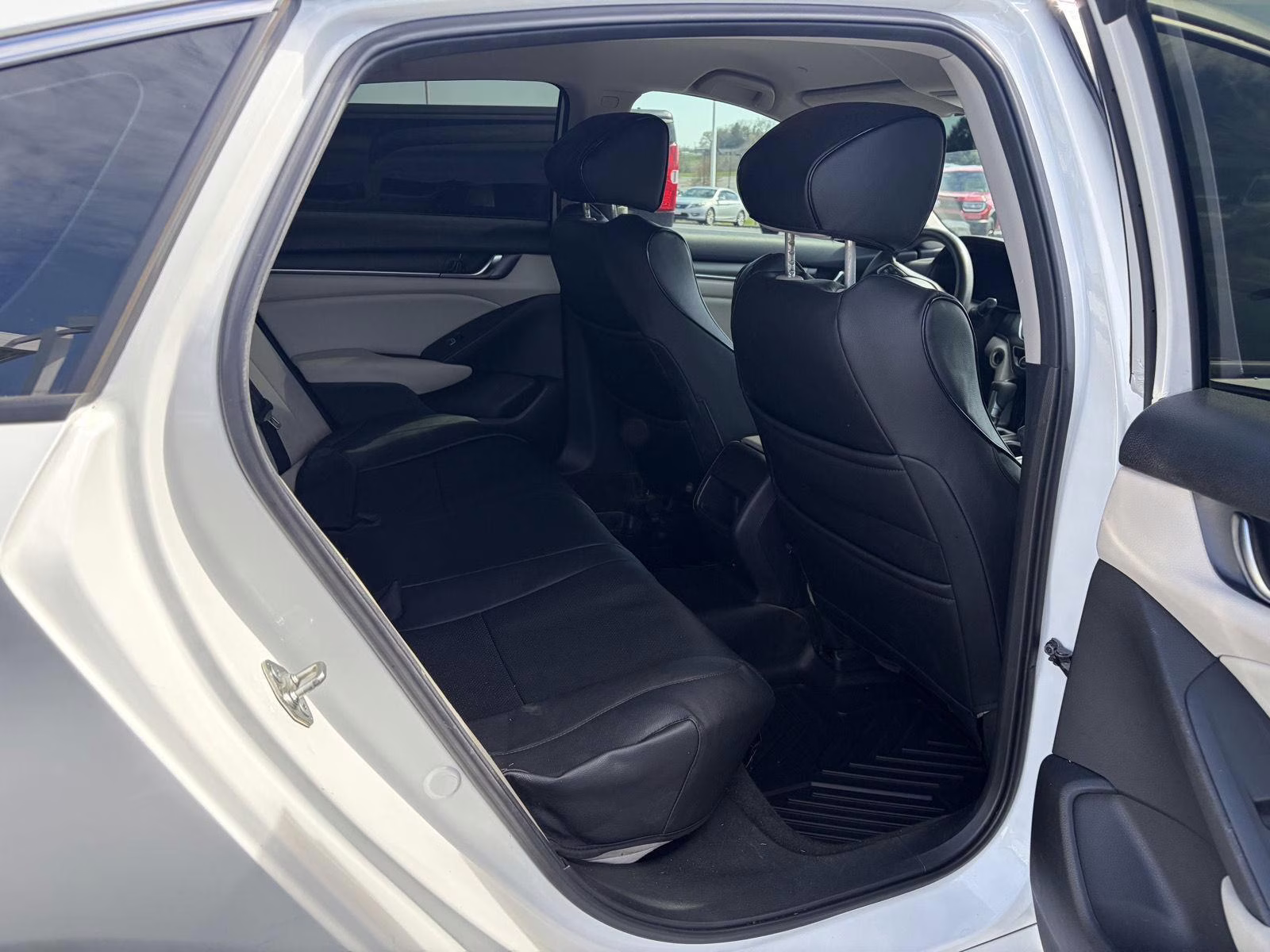 2018 Platinum White Pearl Honda Accord Sedan LX 1.5T FWD Sedan