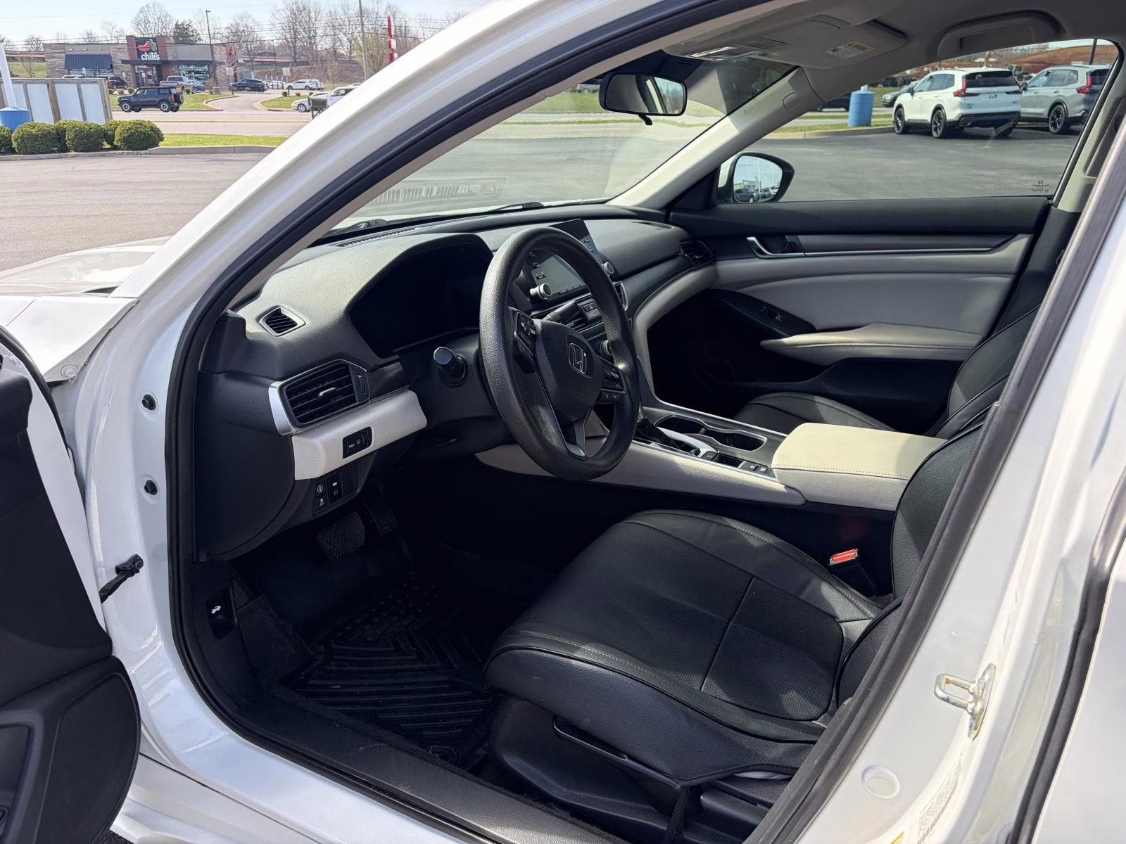 2018 Platinum White Pearl Honda Accord Sedan LX 1.5T FWD Sedan