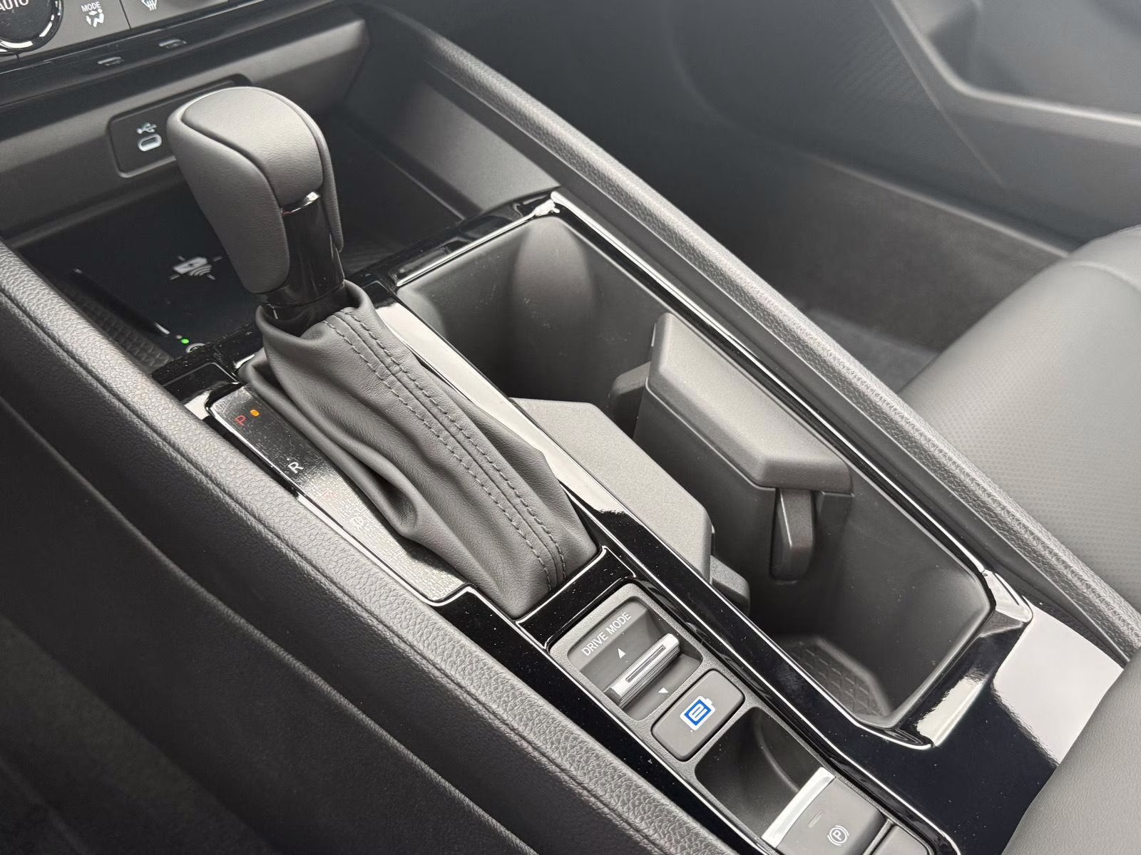 2026 Platinum White Pearl Honda Accord Hybrid Sport-L FWD Sedan