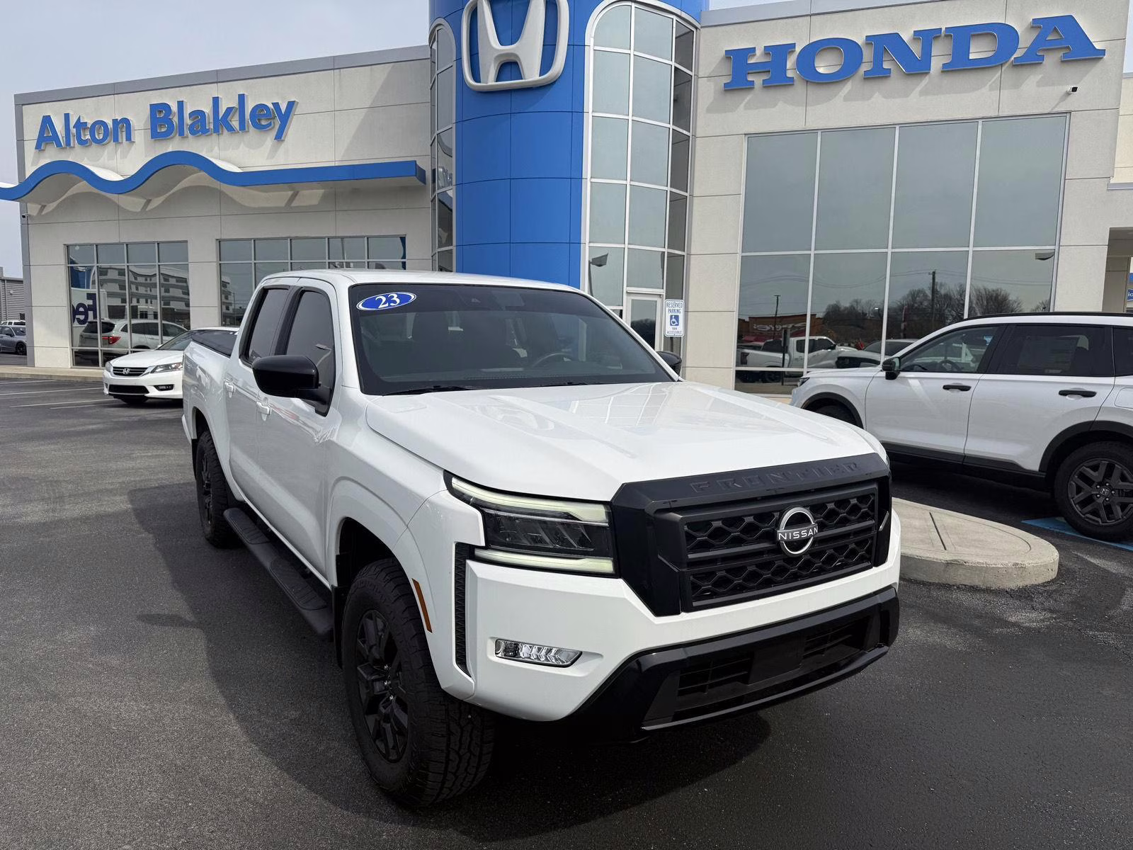 2023 Glacier White Nissan Frontier SV 4X4 Truck