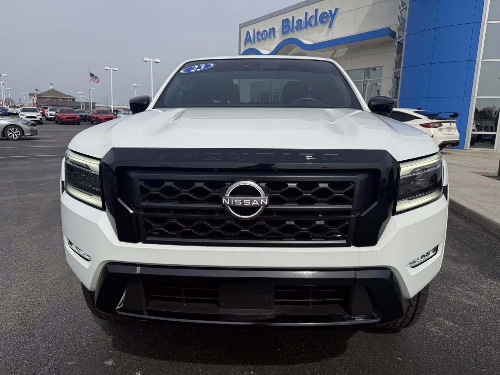 2023 Glacier White Nissan Frontier SV 4X4 Truck
