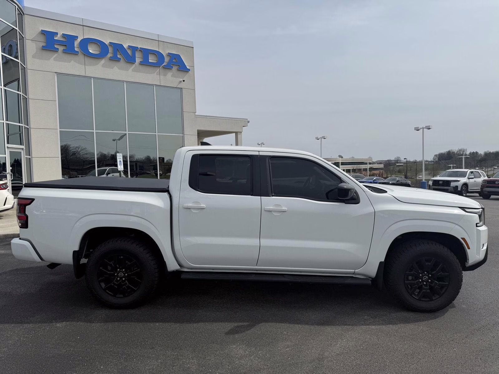 2023 Glacier White Nissan Frontier SV 4X4 Truck