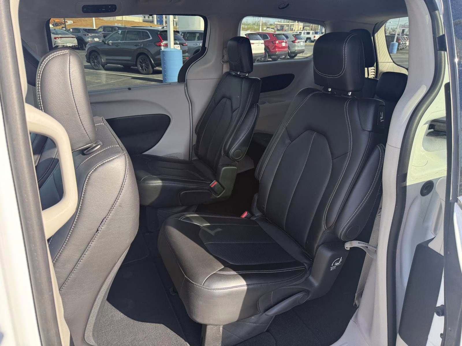 2024 Bright White Clearcoat Chrysler Pacifica Touring L FWD Van