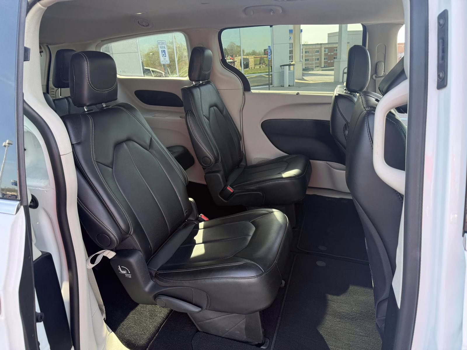 2024 Bright White Clearcoat Chrysler Pacifica Touring L FWD Van