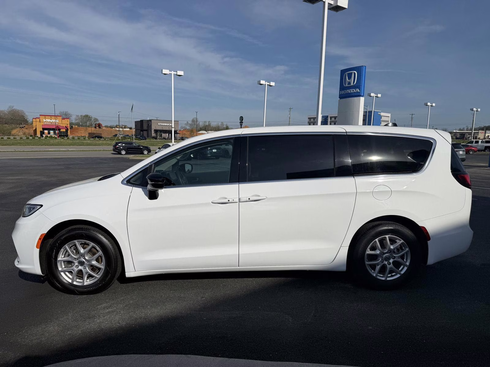 2024 Bright White Clearcoat Chrysler Pacifica Touring L FWD Van