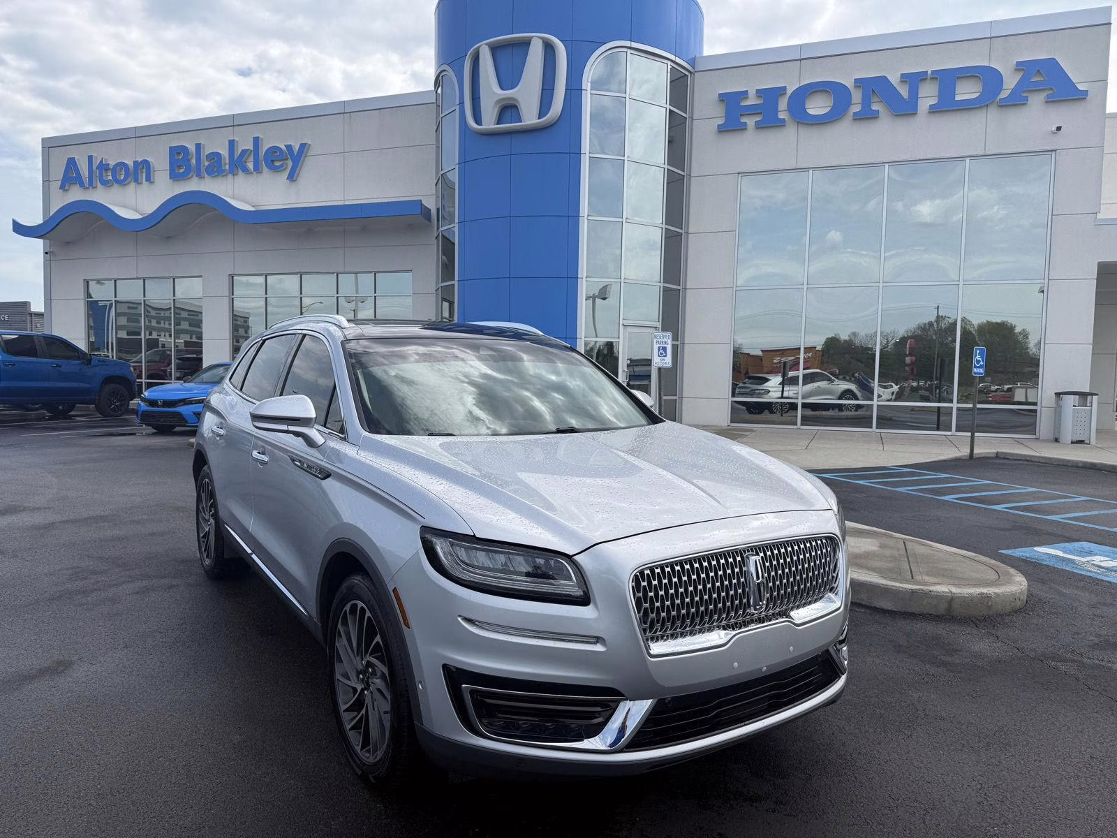 2019 Ingot Silver Metallic Lincoln Nautilus Reserve AWD SUV