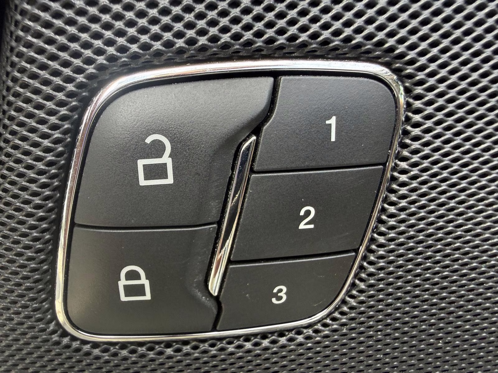 2019 Ingot Silver Metallic Lincoln Nautilus Reserve AWD SUV