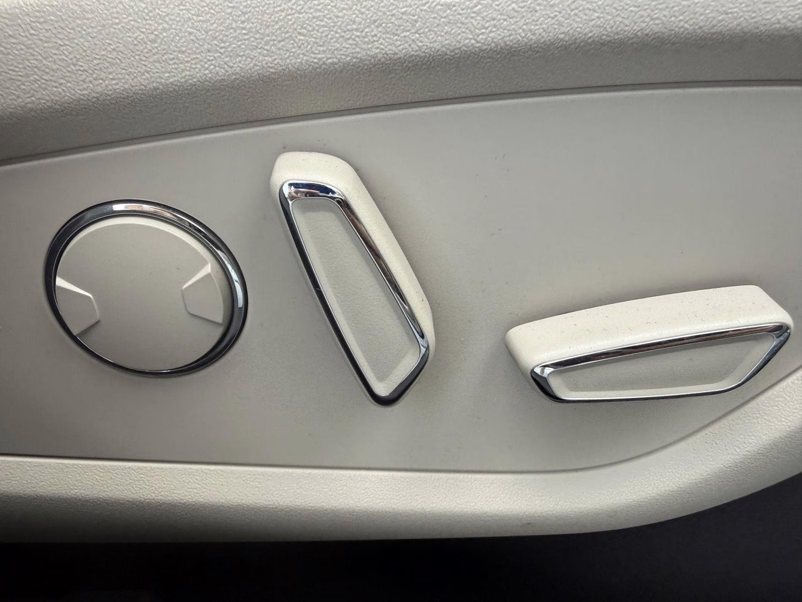 2019 Ingot Silver Metallic Lincoln Nautilus Reserve AWD SUV