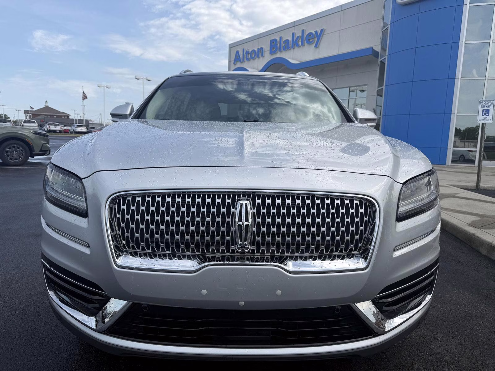 2019 Ingot Silver Metallic Lincoln Nautilus Reserve AWD SUV