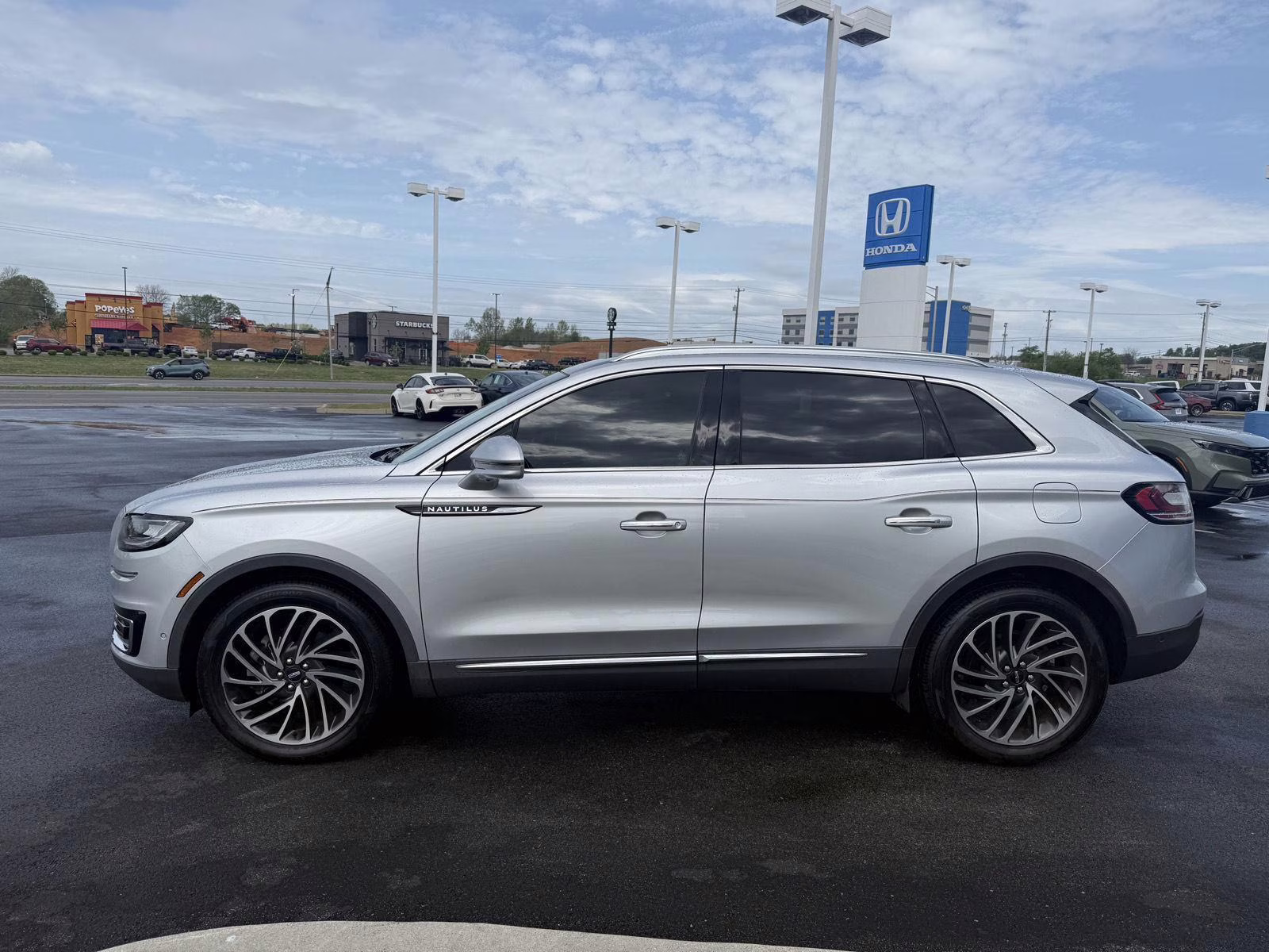 2019 Ingot Silver Metallic Lincoln Nautilus Reserve AWD SUV