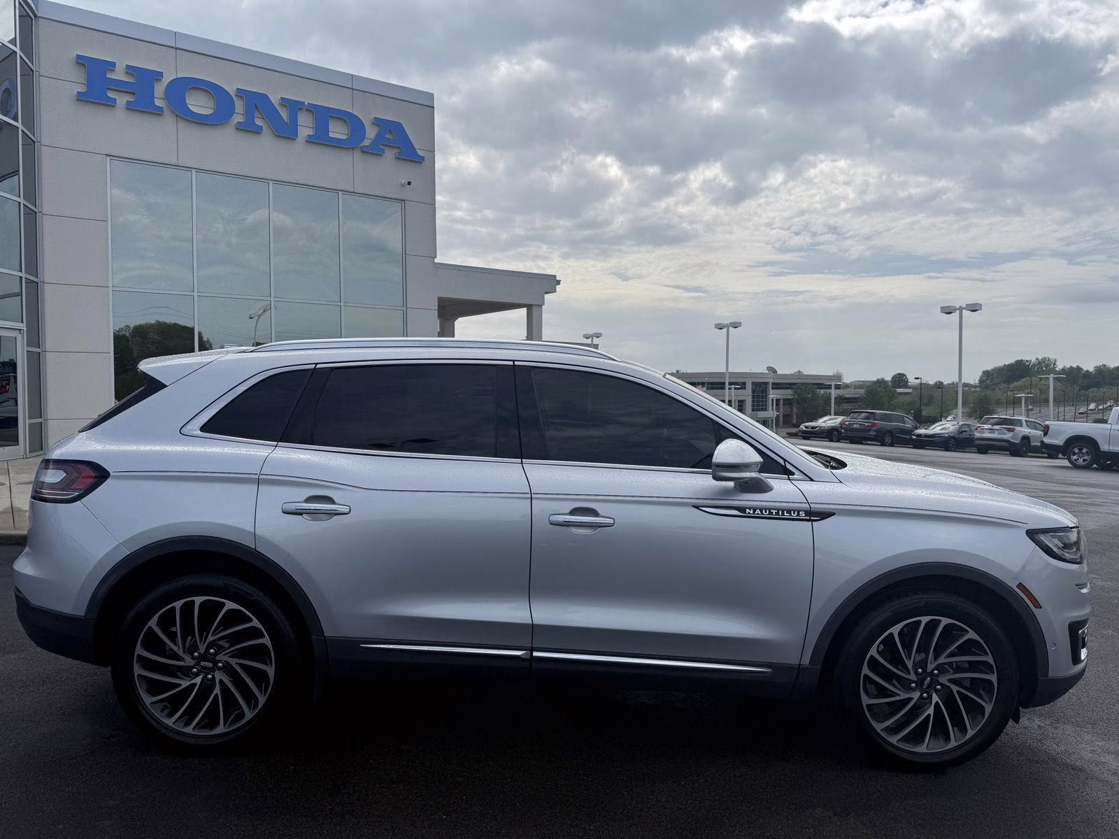 2019 Ingot Silver Metallic Lincoln Nautilus Reserve AWD SUV