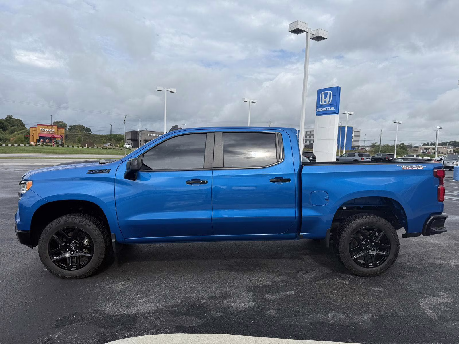 2023 Glacier Blue Metallic Chevrolet Silverado 1500 LT Trail Boss 4X4 Truck