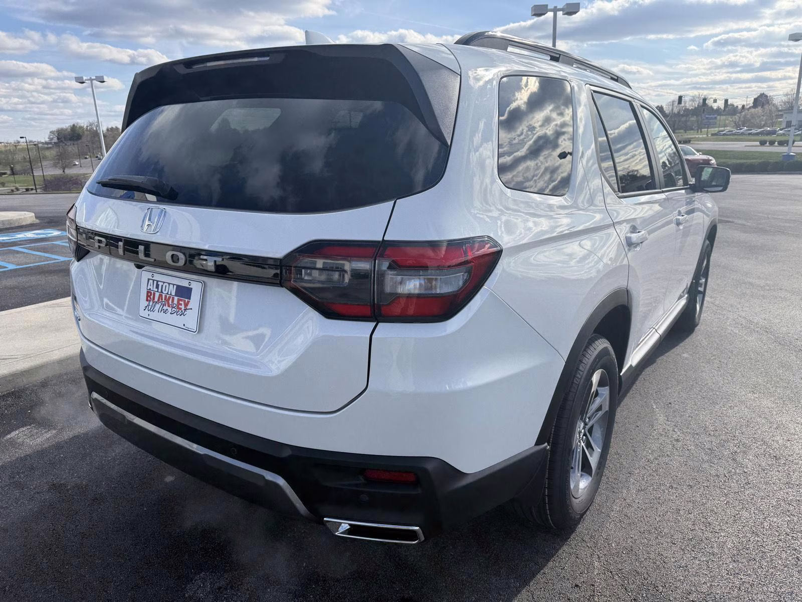 2026 Platinum White Pearl Honda Pilot EX-L AWD SUV