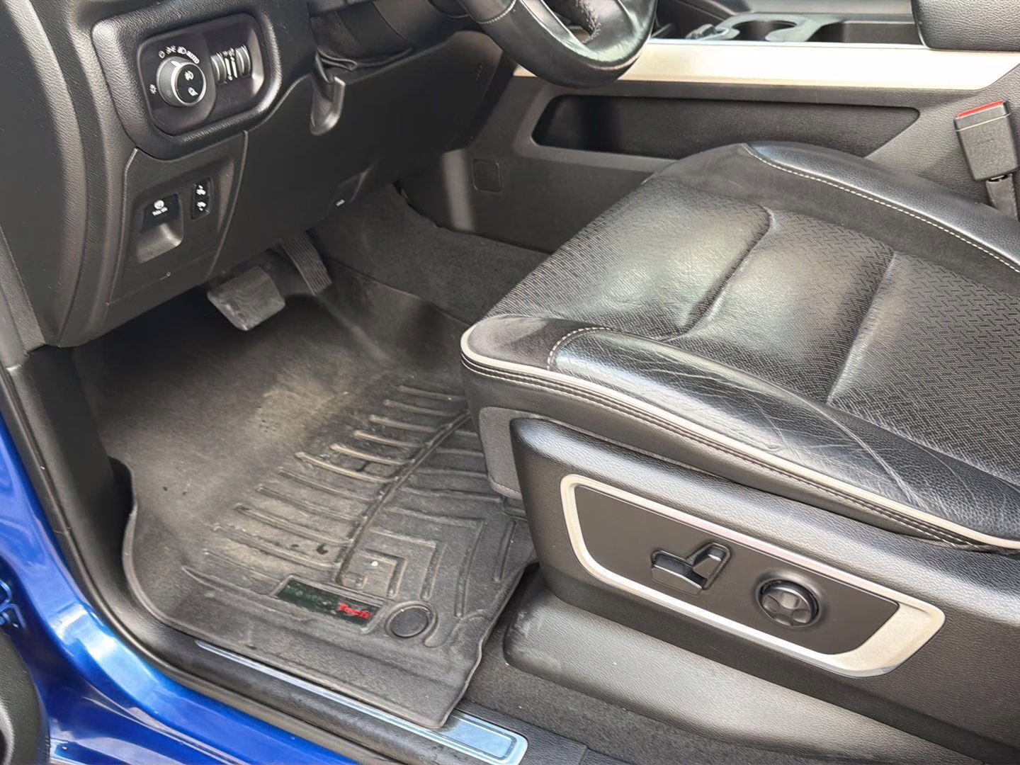 2019 Blue Streak Pearlcoat Ram 1500 Laramie 4X4 Truck