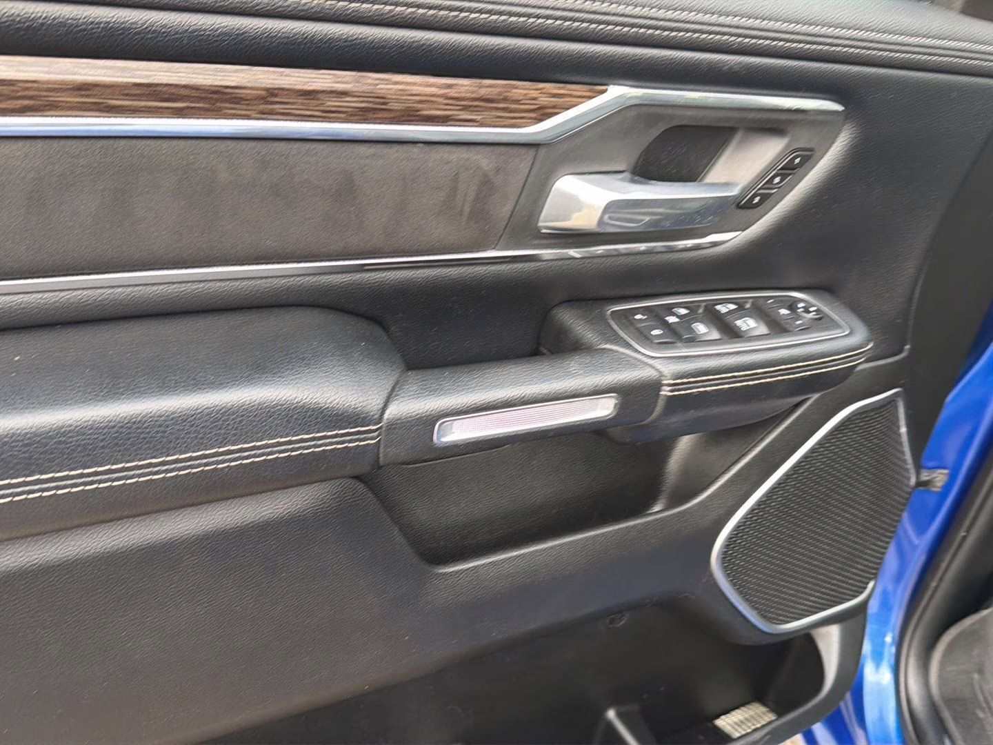 2019 Blue Streak Pearlcoat Ram 1500 Laramie 4X4 Truck