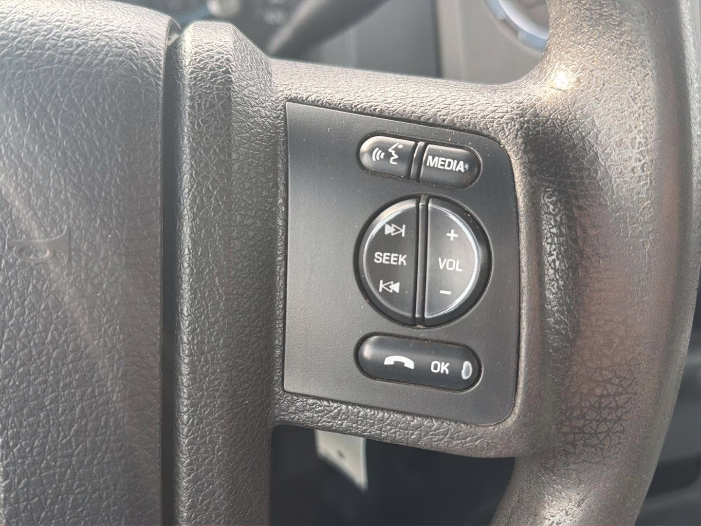 2016 WHITE Ford Super Duty F-350 DRW XLT 4X4 Truck