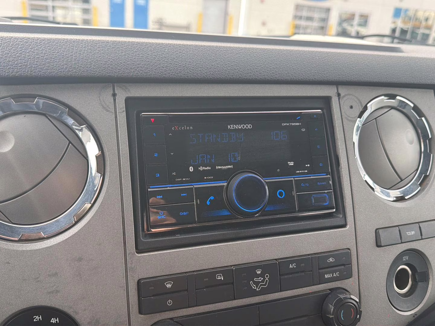 2016 WHITE Ford Super Duty F-350 DRW XLT 4X4 Truck