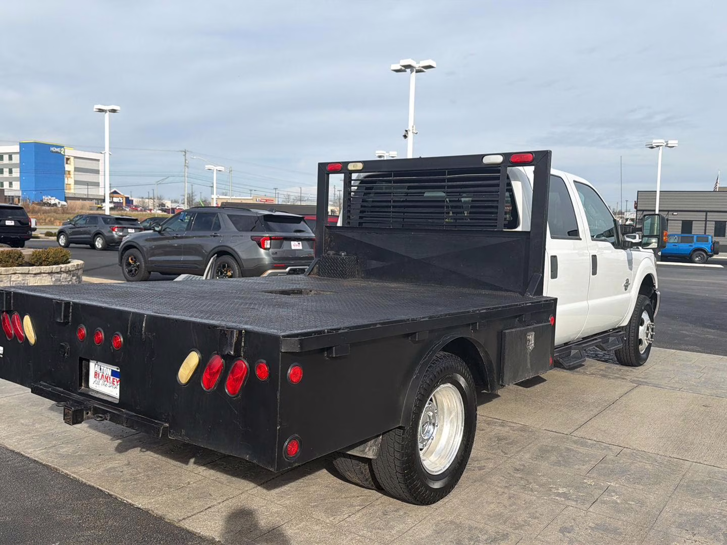 2016 WHITE Ford Super Duty F-350 DRW XLT 4X4 Truck