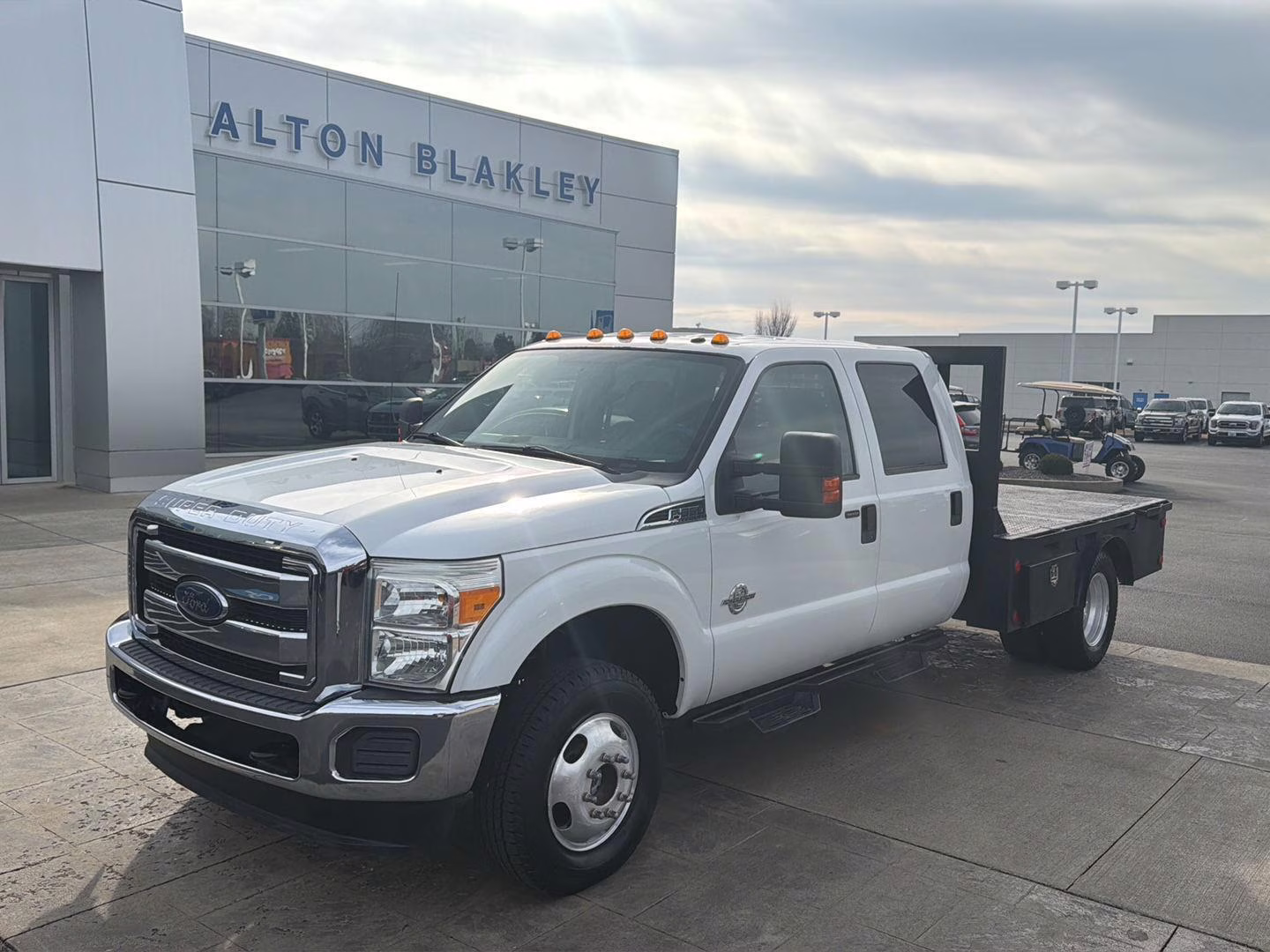 2016 WHITE Ford Super Duty F-350 DRW XLT 4X4 Truck