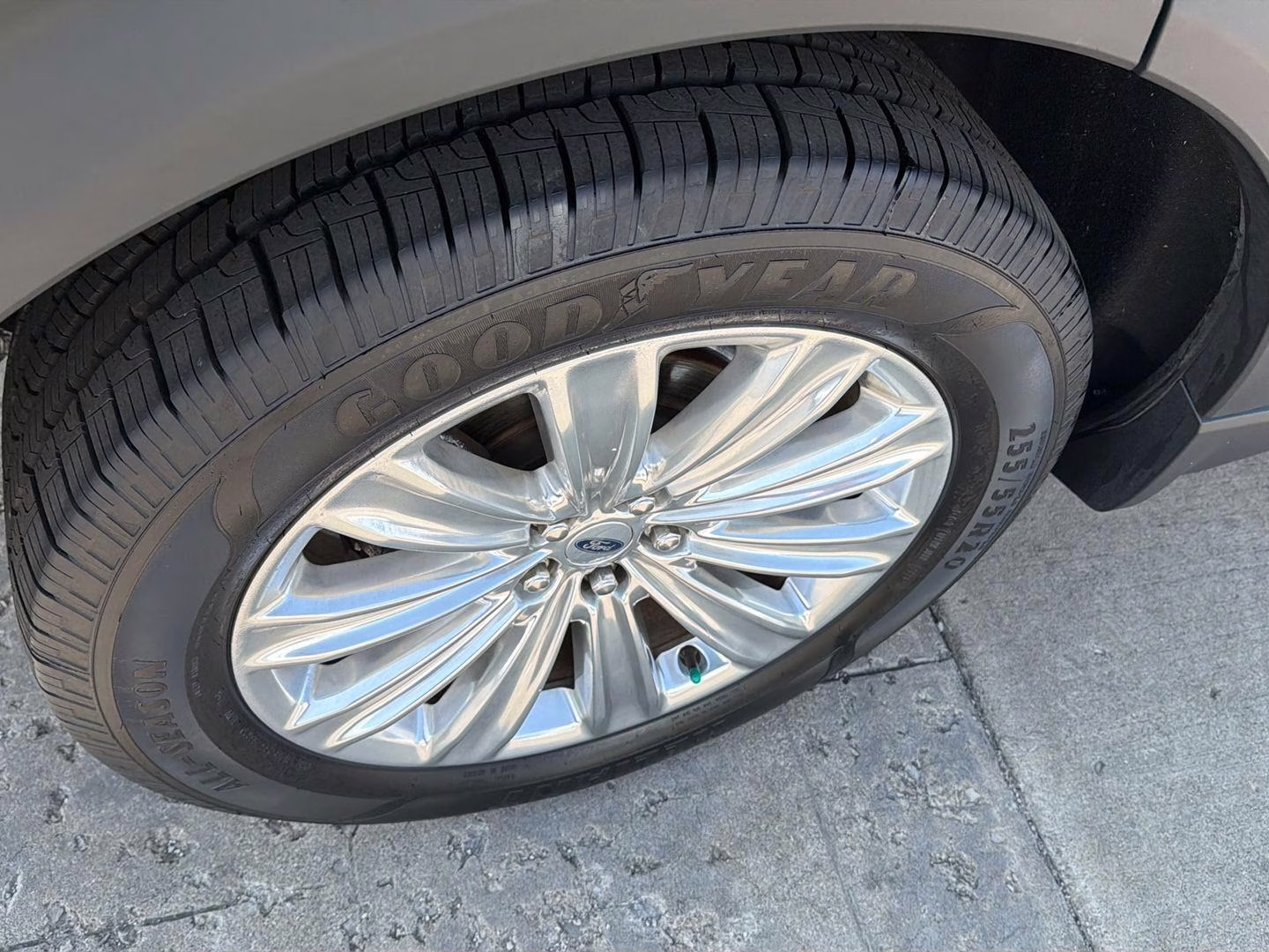2021 Stone Gray Ford Explorer Limited 4X4 SUV