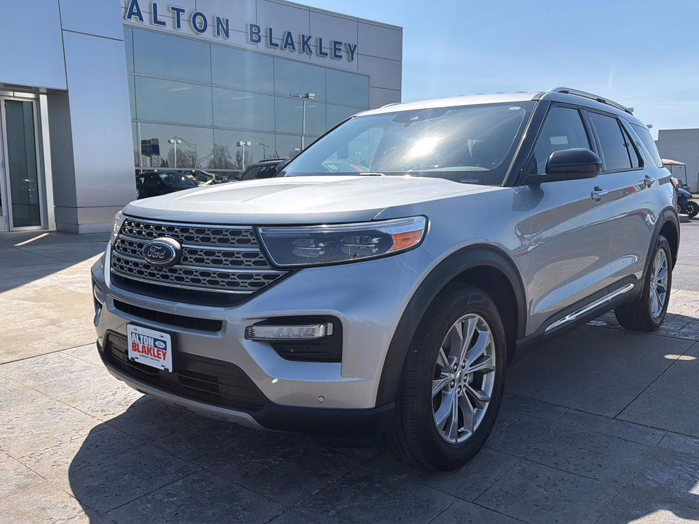 2023 Iconic Silver Ford Explorer Limited 4X4 SUV