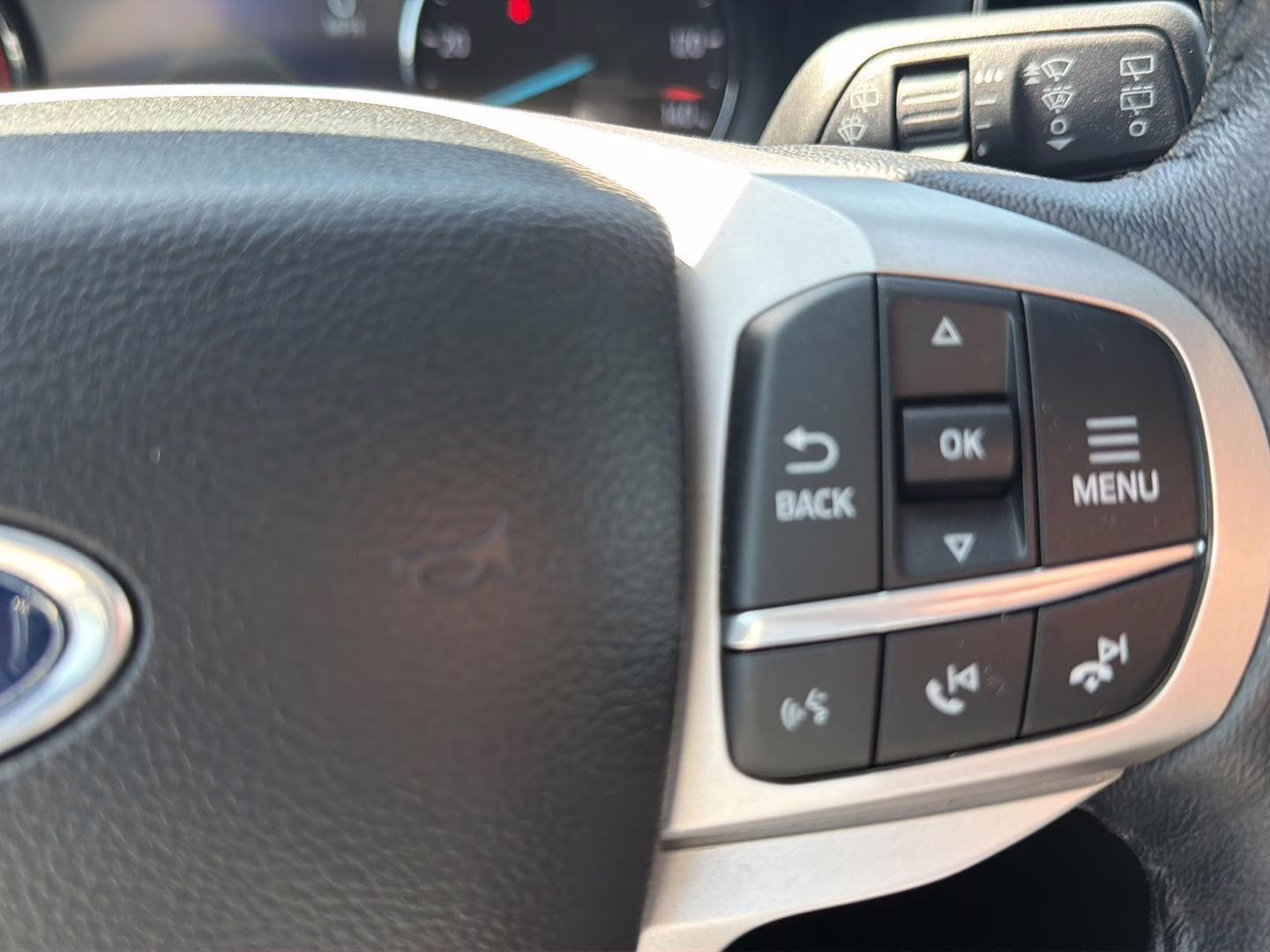 2023 Iconic Silver Ford Explorer Limited 4X4 SUV