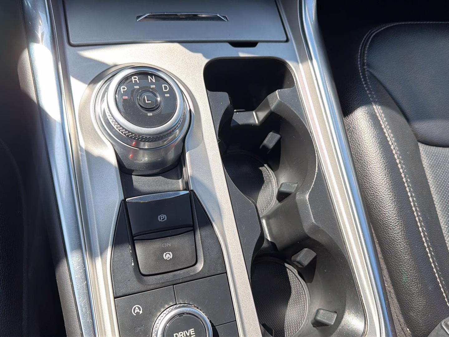 2023 Iconic Silver Ford Explorer Limited 4X4 SUV