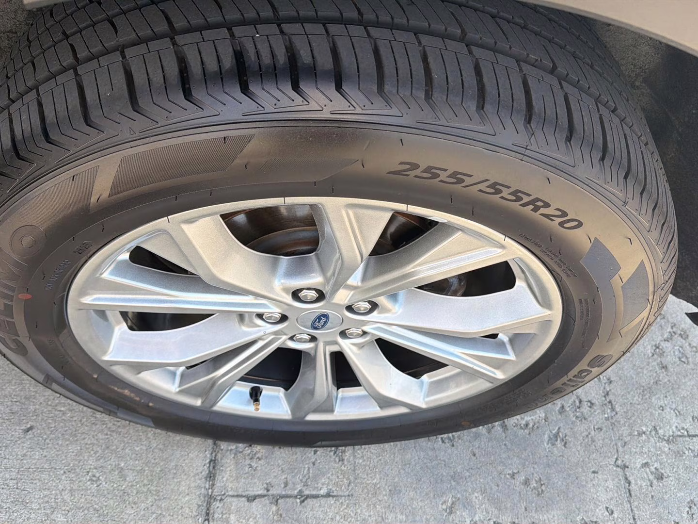 2023 Iconic Silver Ford Explorer Limited 4X4 SUV