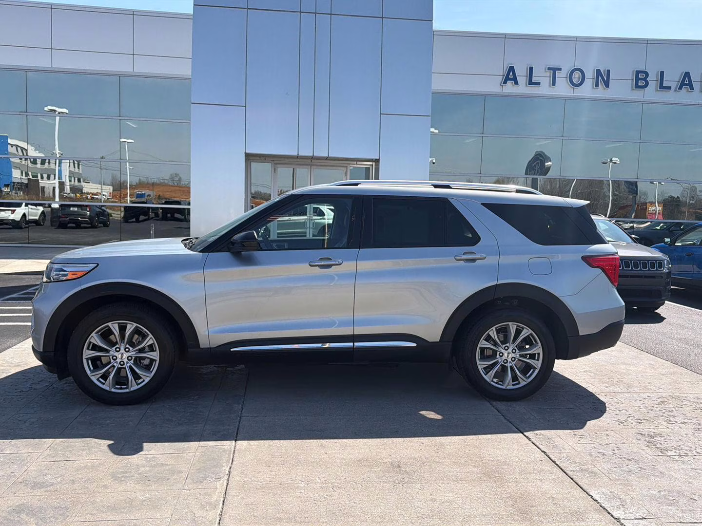 2023 Iconic Silver Ford Explorer Limited 4X4 SUV
