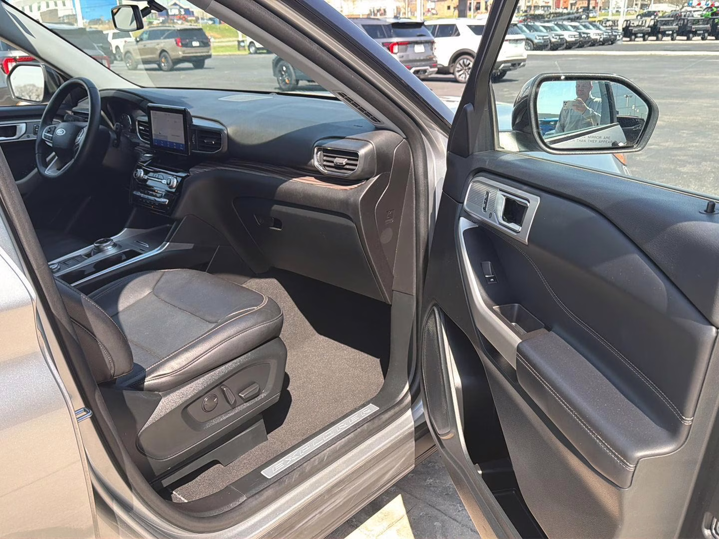 2023 Iconic Silver Ford Explorer Limited 4X4 SUV