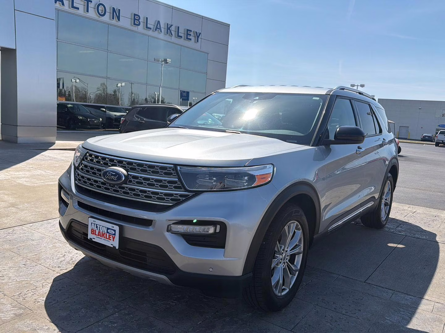 2023 Iconic Silver Ford Explorer Limited 4X4 SUV