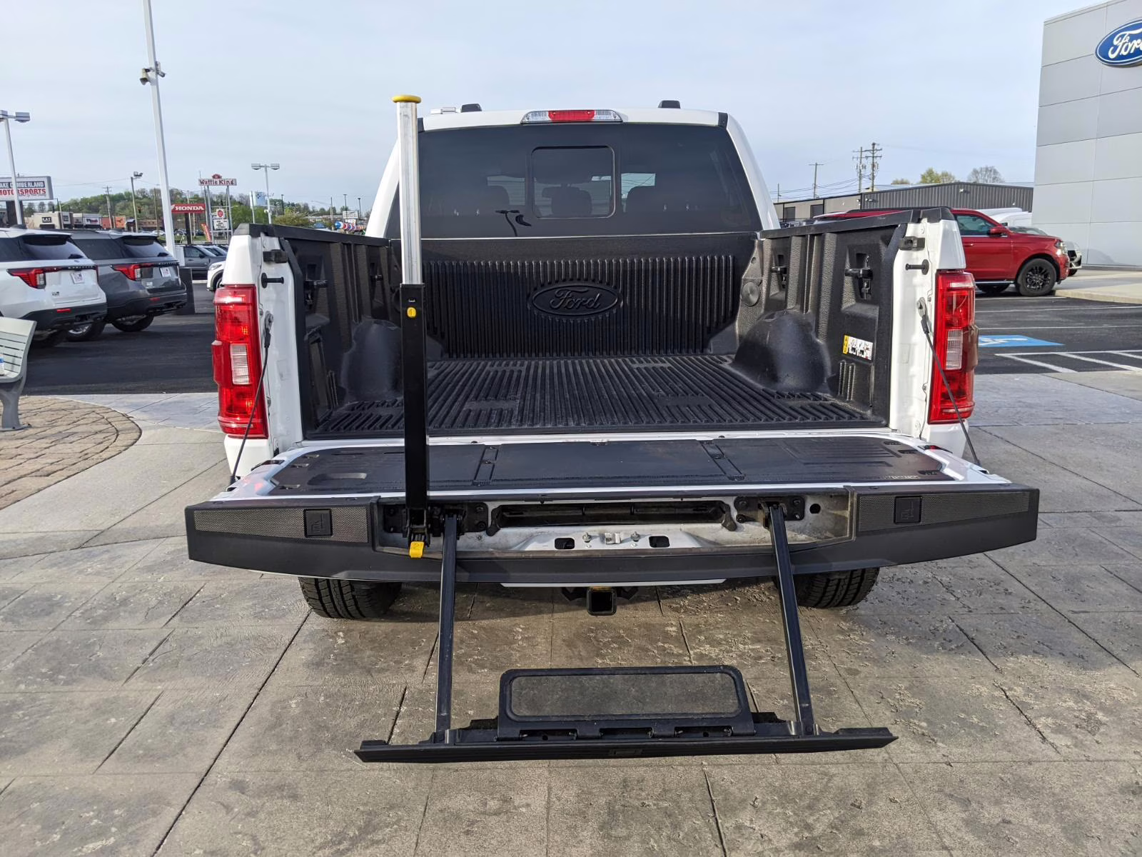 2023 Oxford White Ford F-150 XLT 4X4 Truck
