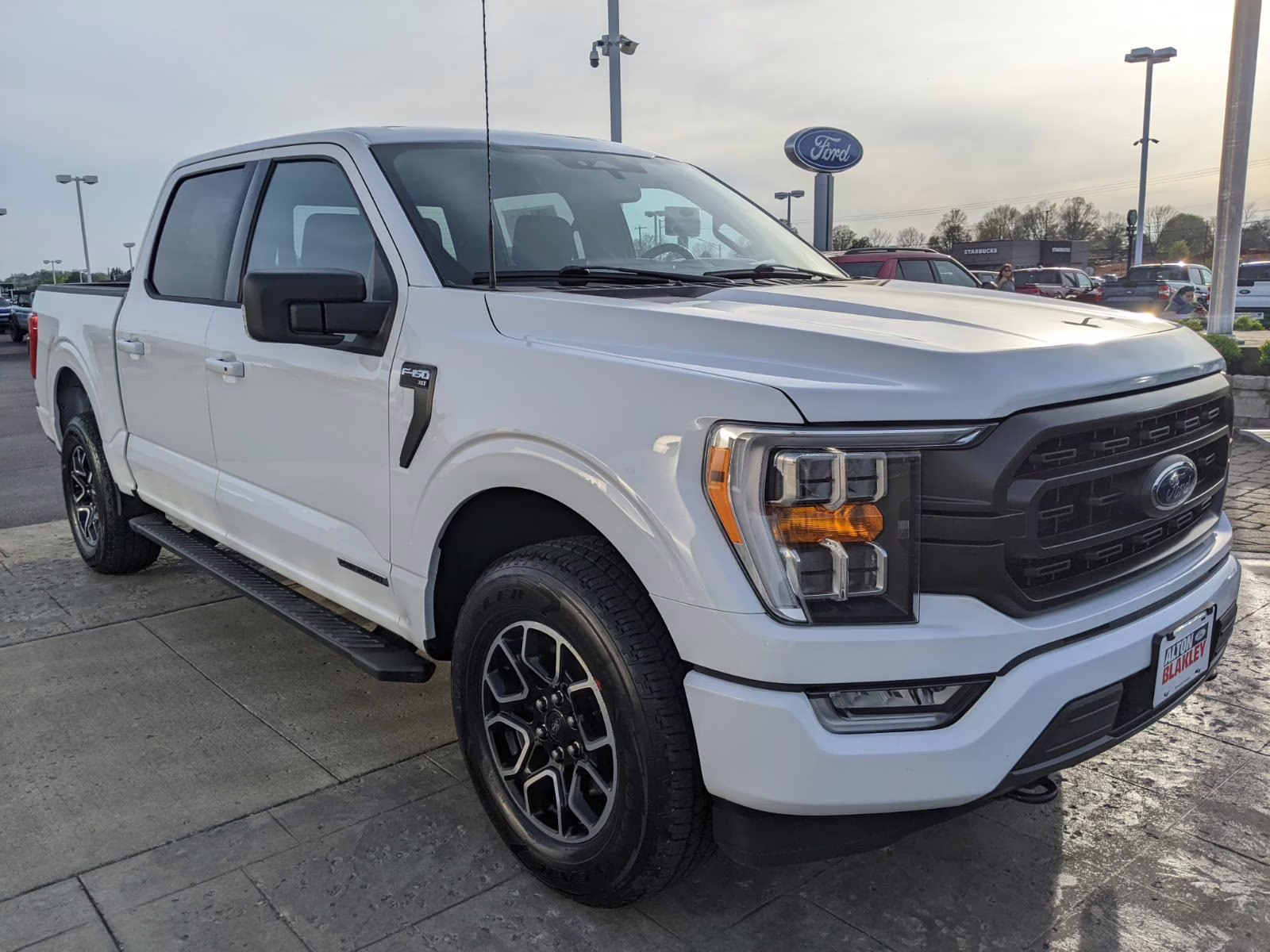 2023 Oxford White Ford F-150 XLT 4X4 Truck