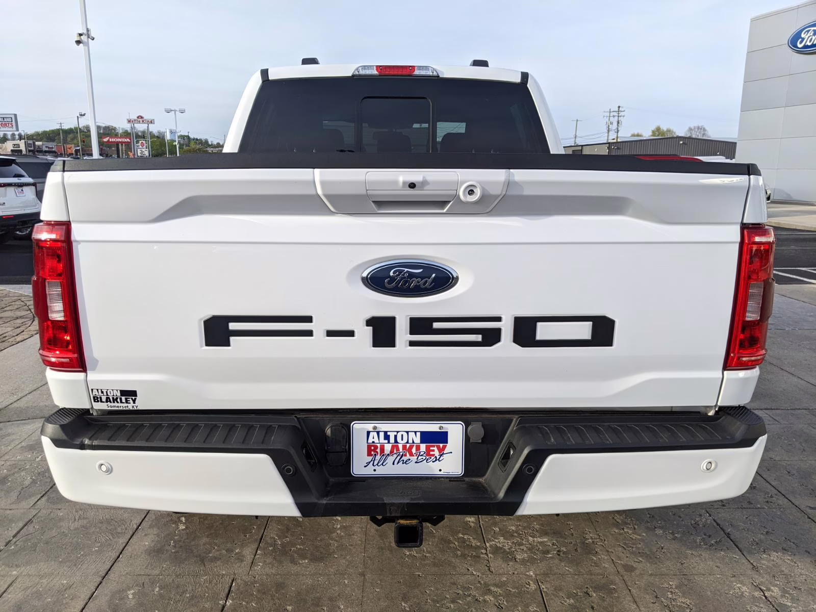 2023 Oxford White Ford F-150 XLT 4X4 Truck