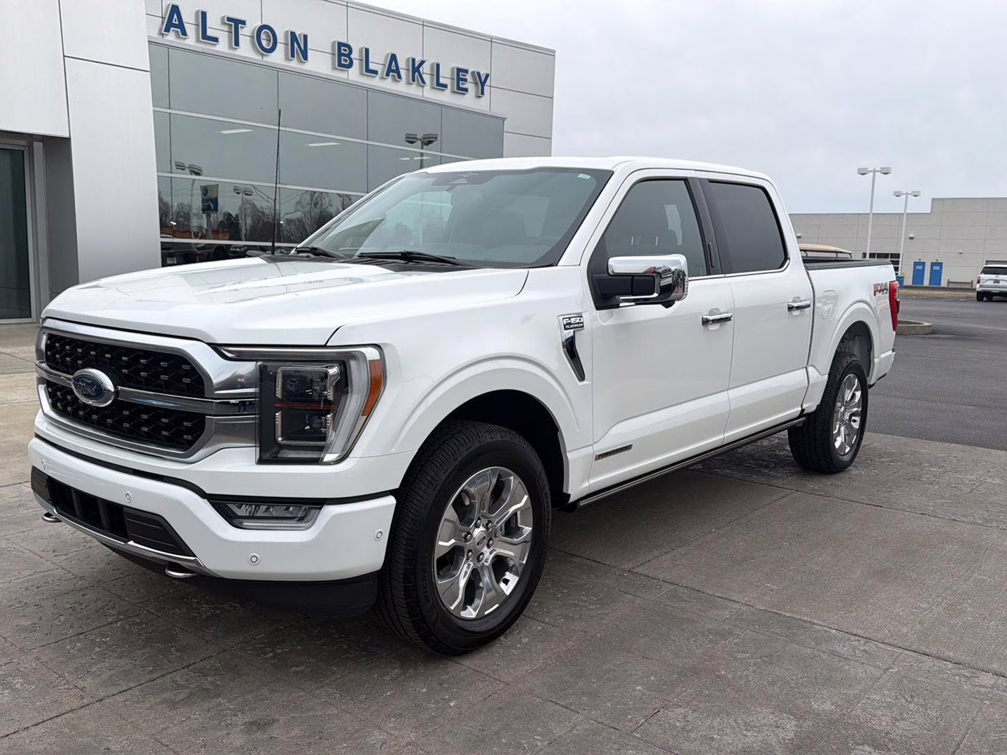 2023 Star White Metallic Tri-Coat Ford F-150 Platinum 4X4 Truck