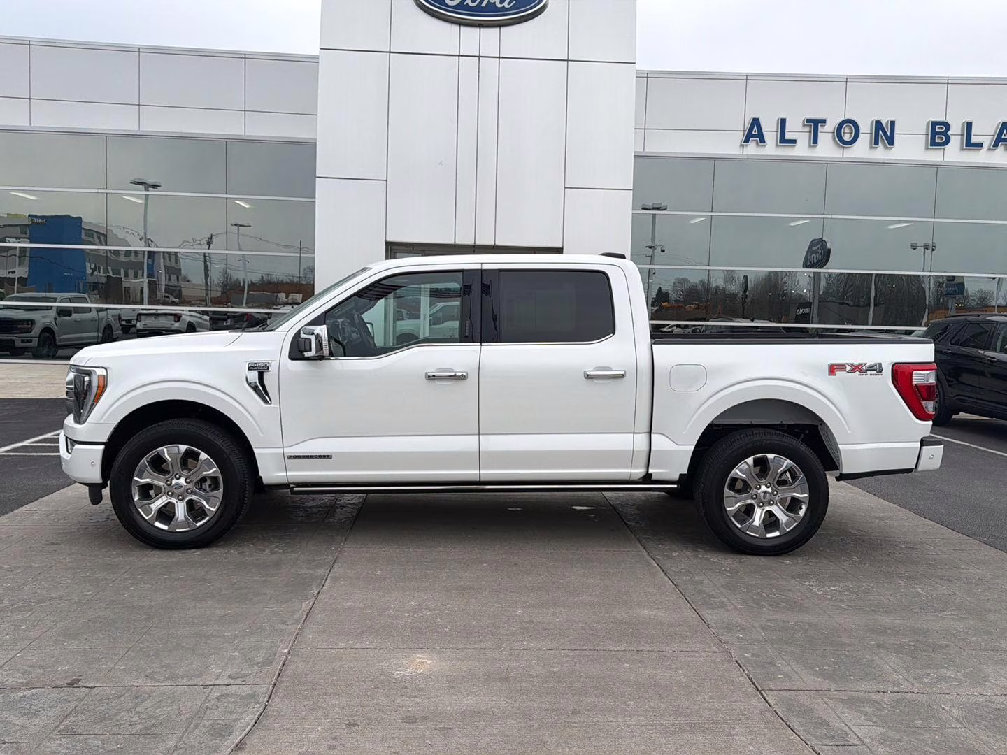 2023 Star White Metallic Tri-Coat Ford F-150 Platinum 4X4 Truck