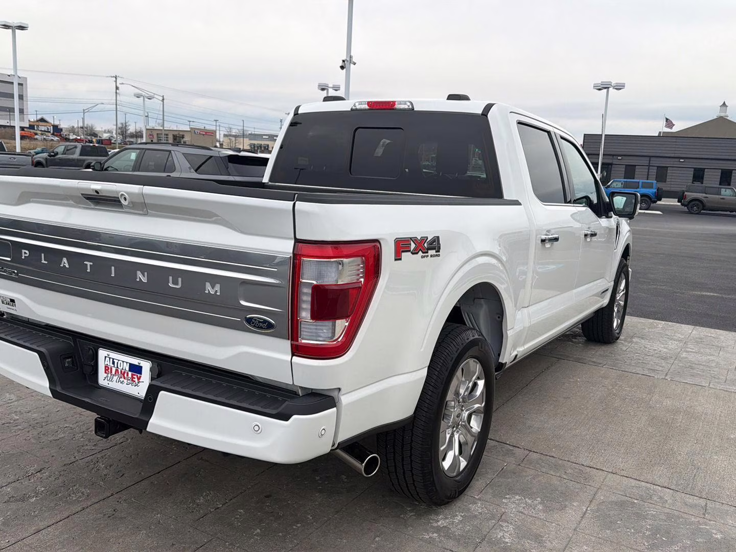 2023 Star White Metallic Tri-Coat Ford F-150 Platinum 4X4 Truck
