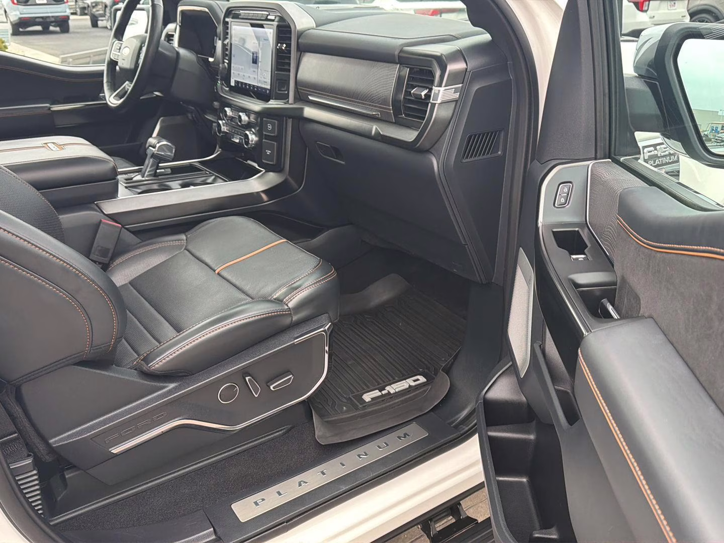 2023 Star White Metallic Tri-Coat Ford F-150 Platinum 4X4 Truck