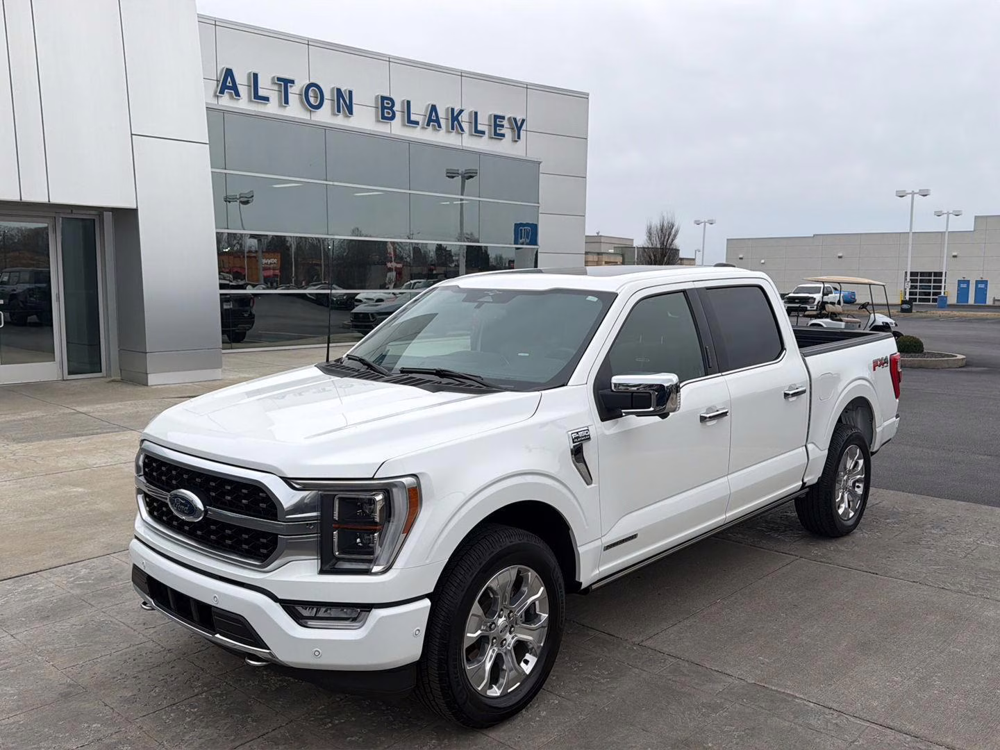 2023 Star White Metallic Tri-Coat Ford F-150 Platinum 4X4 Truck