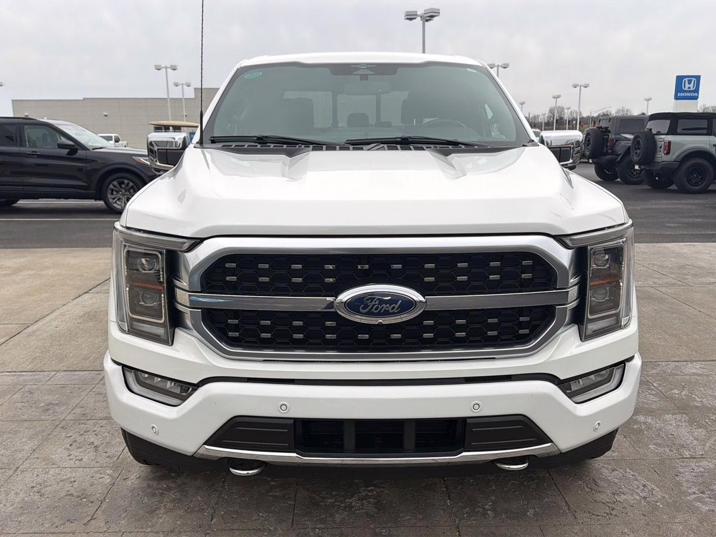 2023 Star White Metallic Tri-Coat Ford F-150 Platinum 4X4 Truck