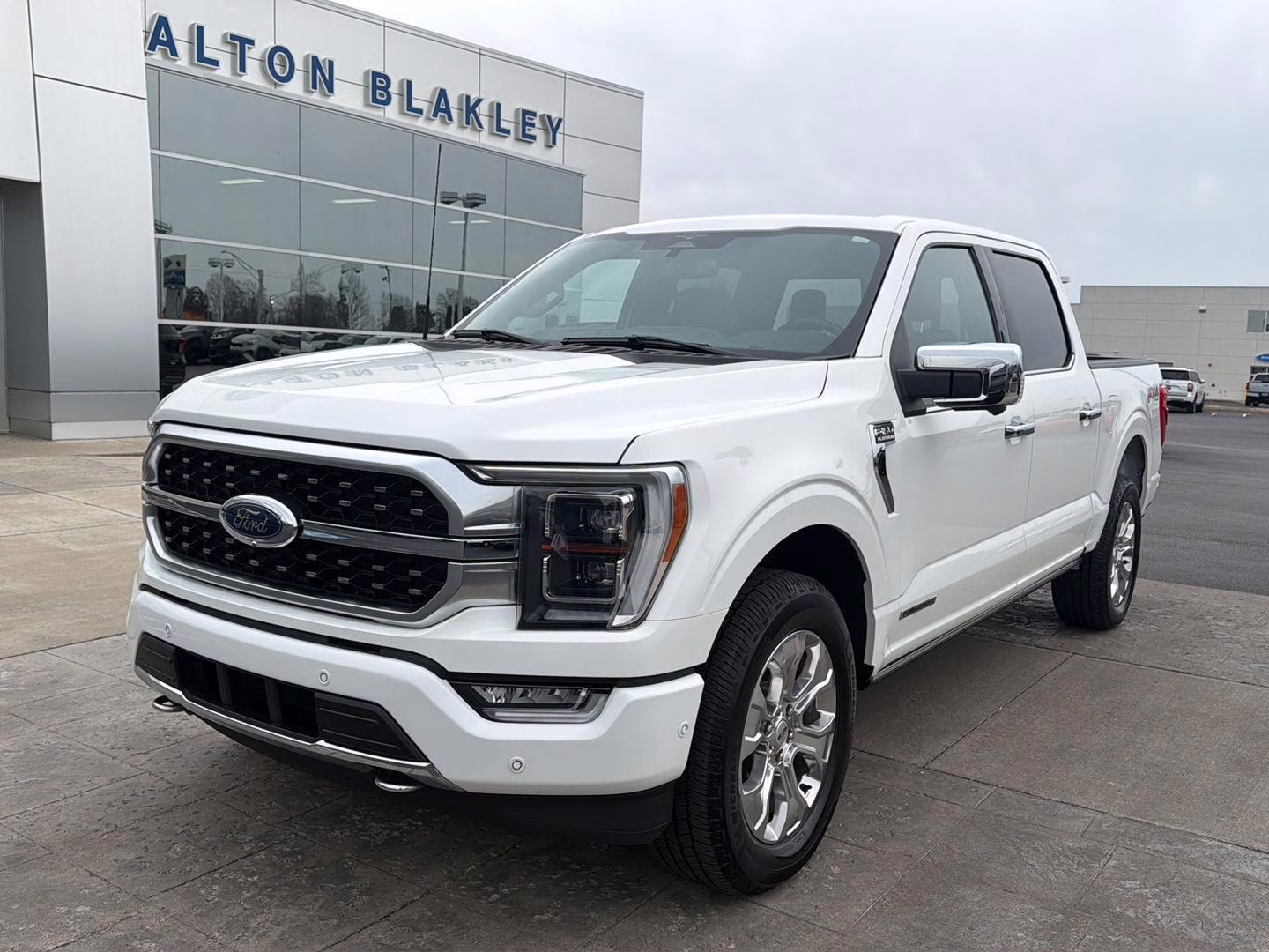 2023 Star White Metallic Tri-Coat Ford F-150 Platinum 4X4 Truck