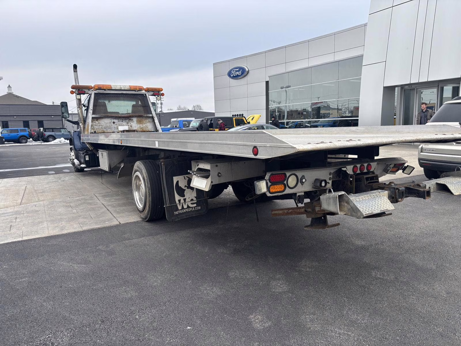 2004 BLUE Chevrolet CC8500 REGULAR CAB RWD