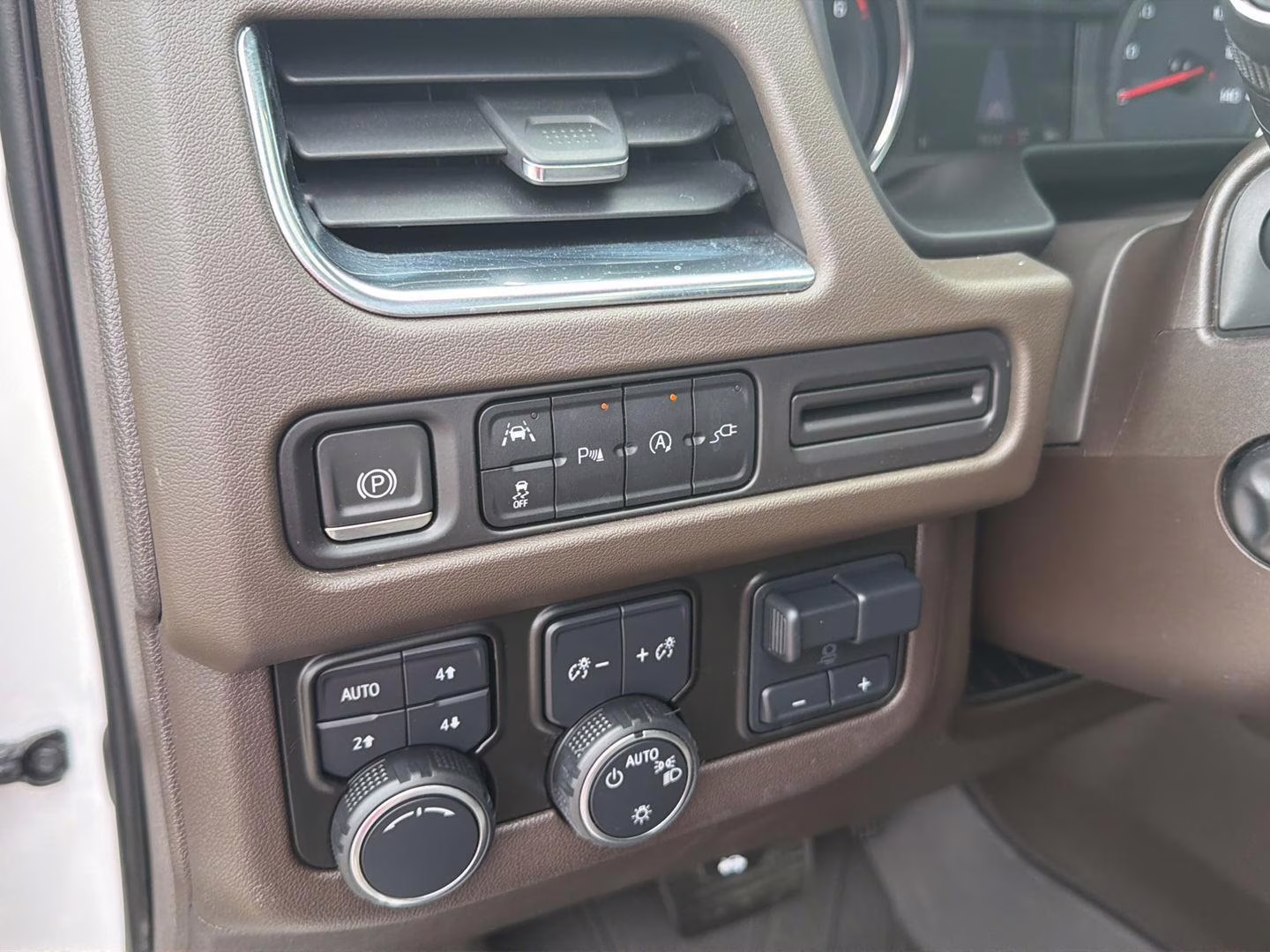 2021 Iridescent Pearl Tricoat Chevrolet Tahoe LT 4X4 SUV