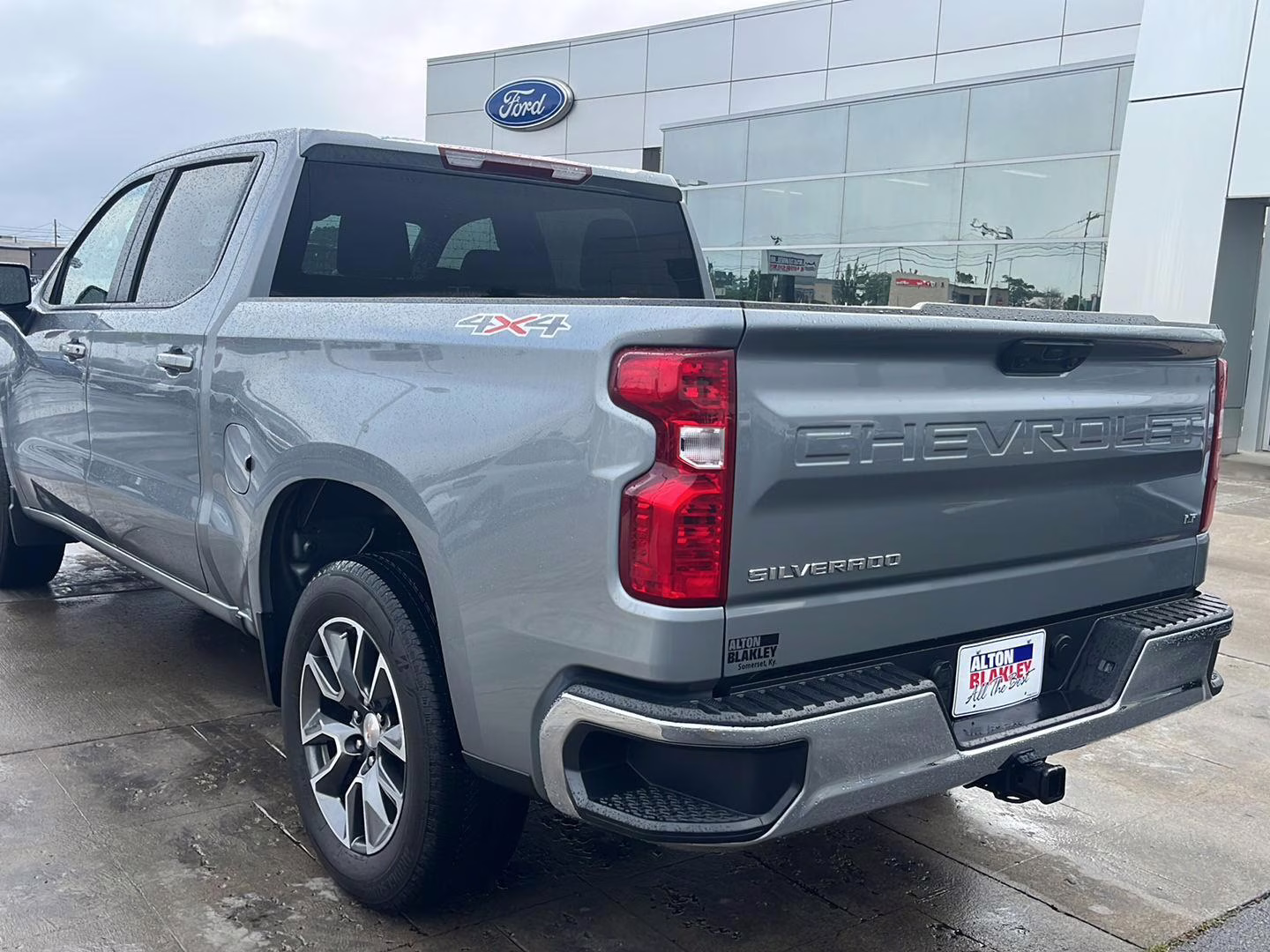 2024 Sterling Gray Metallic Chevrolet Silverado 1500 LT 4X4 Truck