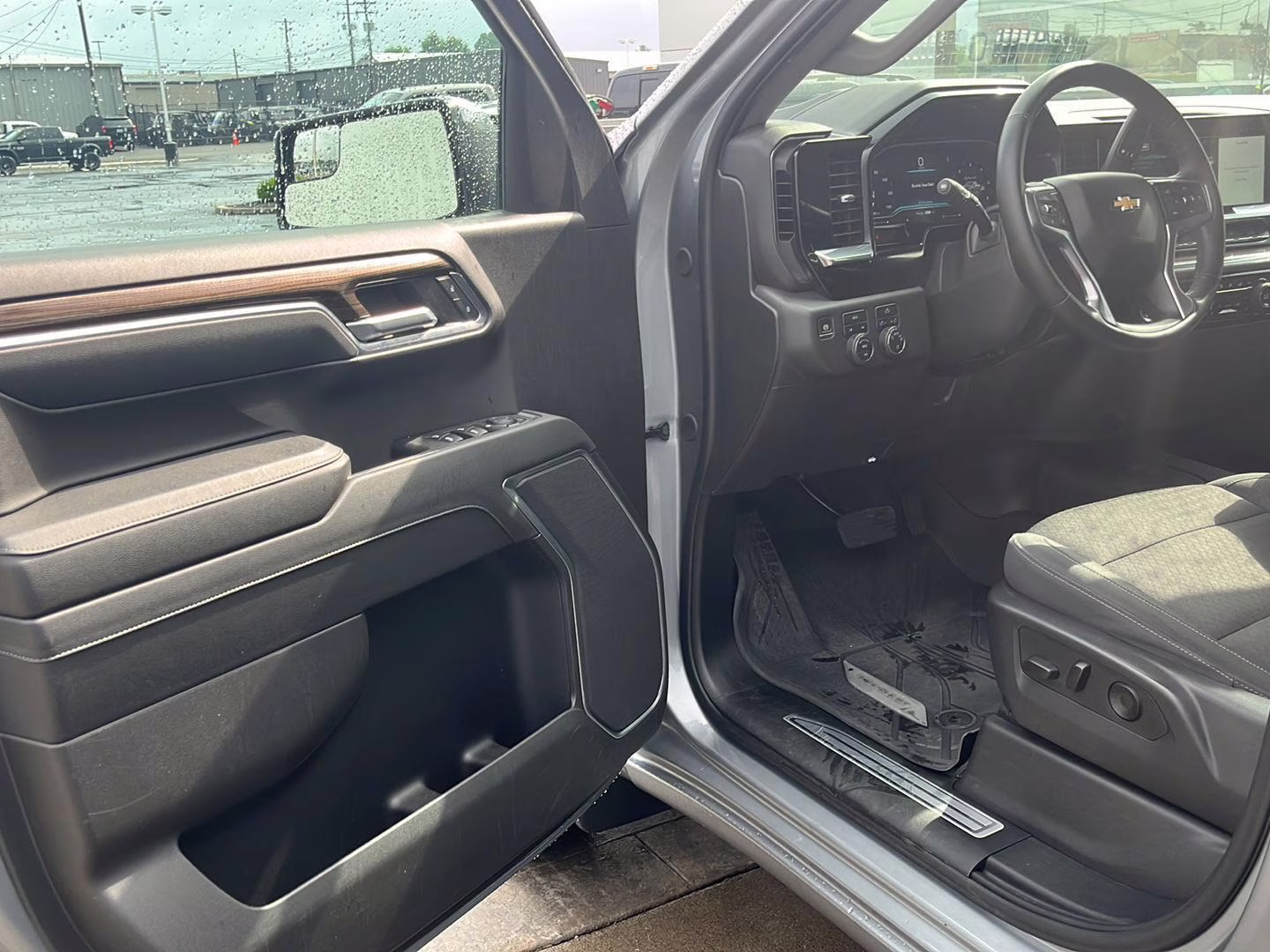 2024 Sterling Gray Metallic Chevrolet Silverado 1500 LT 4X4 Truck