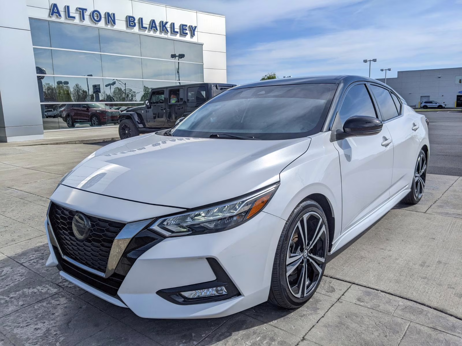 2023 Aspen White/Super Black Nissan Sentra SR FWD Sedan