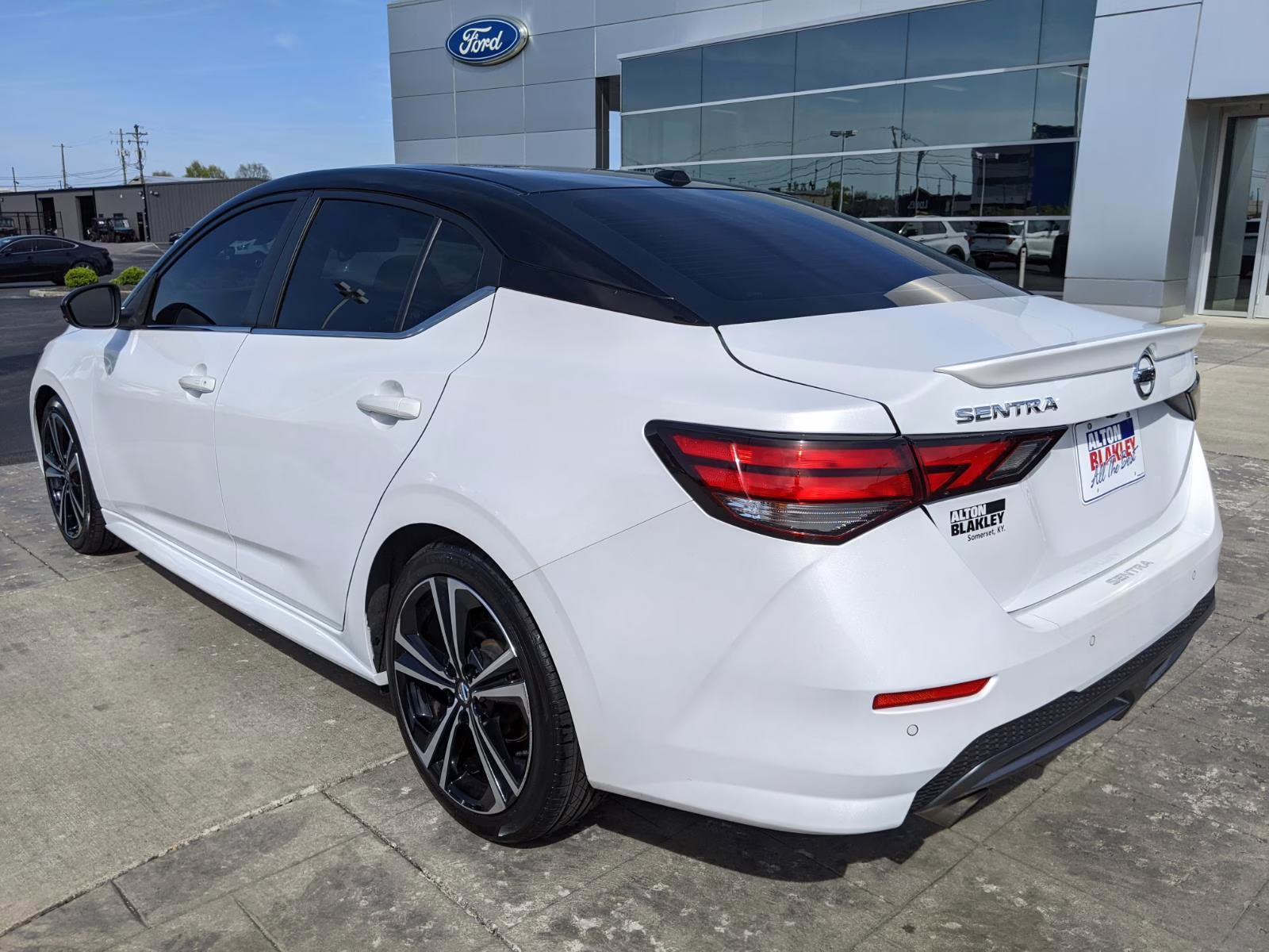 2023 Aspen White/Super Black Nissan Sentra SR FWD Sedan
